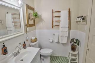 Walk Everywhere - Charming Studio on the Riverwalk - 3