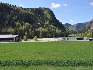 Appartement proche centre village avec balcon et parking - FR-1-692-62 - 6