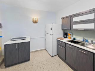 Comfortable 3BR Home Perfect for Families - 9