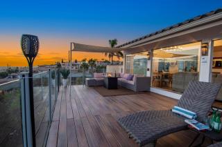 Luxury Hilltop Retreat in the City - Amazing View - 9