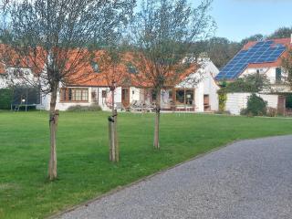 Nivekerke 8 Nieuwmunster De Haan, 3-bedroom holiday house for 4 to 6 people, between Wenduine, 1 km, and De Haan, 2 km, 500 meters from the beach,15 min from Bruges, Ostend and Knokke, nice big fenced garden - 9