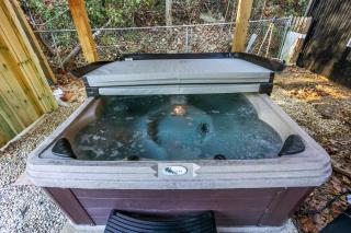 Buzz Inn with Hot tub, Sauna, fire pit, Star gazing Roof top Deck in Hocking Hills - 2