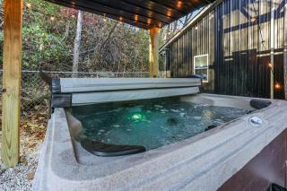 Buzz Inn with Hot tub, Sauna, fire pit, Star gazing Roof top Deck in Hocking Hills - 5
