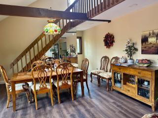 WOW!! Ultimate Pocono Retreat, Hot Tub, Game Room, Deck, Lakes, Skiing, Pools - 6