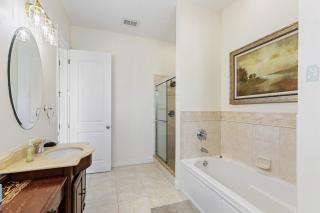 Spacious 4BR-3BA Townhouse Steps from the Beach - 7