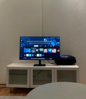 Cozy 2 bedroom, Central, Walking distance to everywhere, Elevator & 2 Balcony - 8