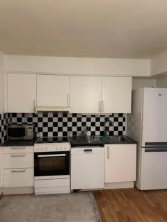 Cozy 2 bedroom, Central, Walking distance to everywhere, Elevator & 2 Balcony - 8