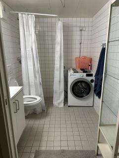 Cozy 2 bedroom, Central, Walking distance to everywhere, Elevator & 2 Balcony - 3