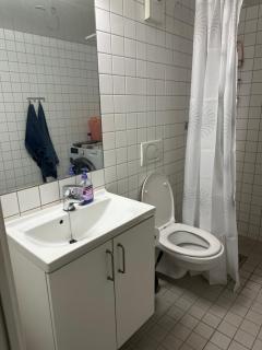 Cozy 2 bedroom, Central, Walking distance to everywhere, Elevator & 2 Balcony - 2