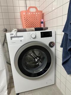 Cozy 2 bedroom, Central, Walking distance to everywhere, Elevator & 2 Balcony - 1