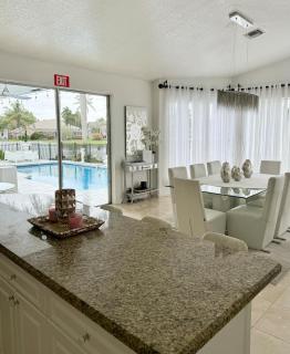 Lux 4 bedroom home on lake with pool! - 9