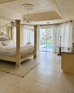 Lux 4 bedroom home on lake with pool! - 6