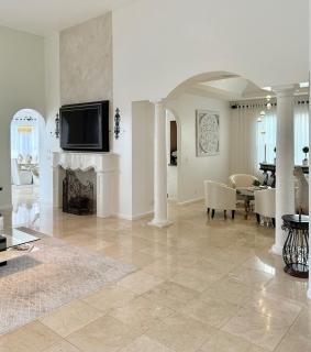 Lux 4 bedroom home on lake with pool! - 3