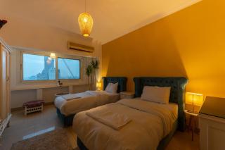 18th floor Nile View with Jacuzzi in Zamalek - 1