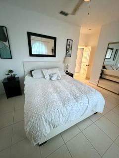 Lux 4 bedroom home on lake with pool! - 2