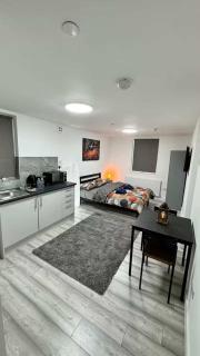Cozy Cardiff Studio - City Center Gem with Patio - 9