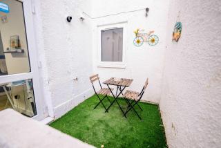 Cozy Cardiff Studio - City Center Gem with Patio - 2