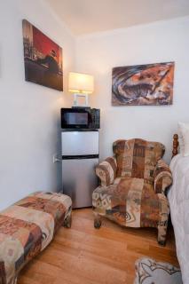 Cozy Studio Near Downtown LA with AC WiFi and Snacks - 9