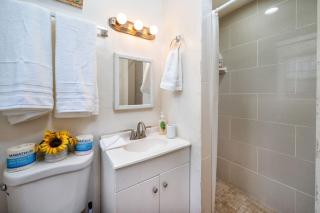 Cozy Studio Near Downtown LA with AC WiFi and Snacks - 1