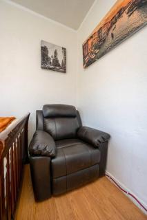 Lovely Studio Near Downtown LA with AC WiFi and Snacks - 2