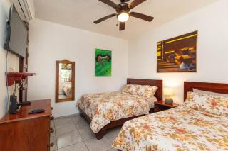 Villas el Parque 18A 1BR Central Apartment w Huge Patio - 9