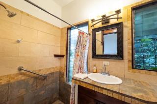 Villas el Parque 18A 1BR Central Apartment w Huge Patio - 4