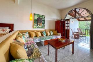 Villas el Parque 18A 1BR Central Apartment w Huge Patio - 3