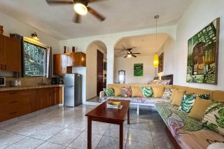 Villas el Parque 18A 1BR Central Apartment w Huge Patio - 2