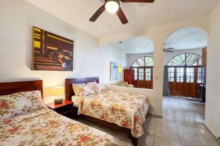 Villas el Parque 18A 1BR Central Apartment w Huge Patio - 1