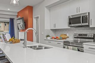 Mountain Modern 2BR Townhome with Stunning View - 4