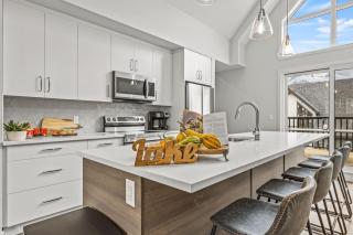 Mountain Modern 2BR Townhome with Stunning View - 3