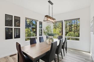 Luxury Lodge- Hot Tub- Views- 5 Min to DT - 4