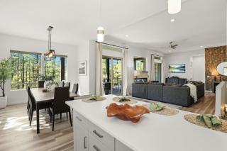 Luxury Lodge- Hot Tub- Views- 5 Min to DT - 3