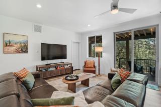 Luxury Lodge- Hot Tub- Views- 5 Min to DT - 1