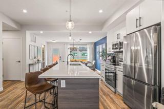 Classic Modern 4BR Nearby DT Hot tub and Pool - 9