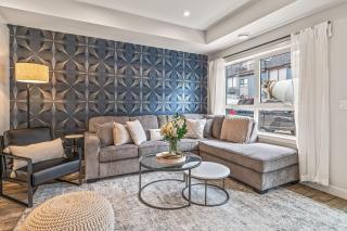 Classic Modern 4BR Nearby DT Hot tub and Pool - 0