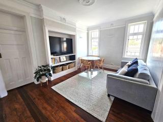 Oceanview Art Deco Retreat Next to Coogee Beach - 0