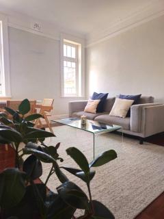 Oceanview Art Deco Retreat Next to Coogee Beach - 8