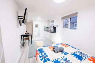 Modern Studio - Perfect for Work or Relaxation - 6