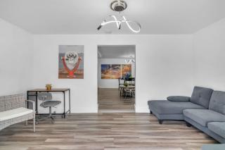 Stylish Modern Stay Near Design District and Wynwood - 8