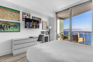 Ocean Luxe Pad for 6 Guests with Poolside Access - 9