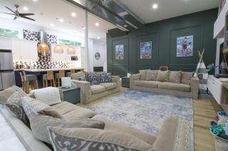 Spacious 4 Bdrm, Lake Views, Steps from the Beach - 0