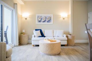 Coastal Luxury Studio One Block to Big Rock - 0