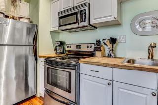 Houston Street Retreat - 3