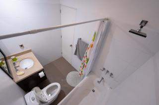 Luxe 2BR Pool & Gym in Miraflores - 1