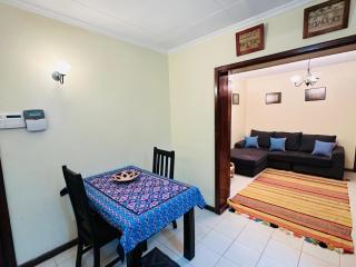 Chez Joep - Apartm with patio and terrace - 8min from UN - 8