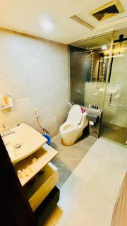 Stylish Gulshan Luxury & Premium Comfort - 1