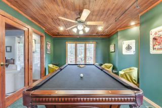Grand Wintergreen Resort Home with Hot Tub! - 3