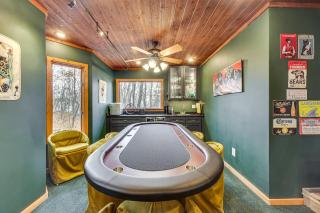 Grand Wintergreen Resort Home with Hot Tub! - 1