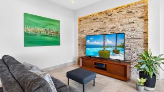 Garden-Access 2BR with Spectacular View - 8